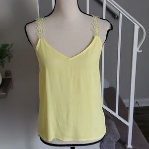 Grace & Mila Keyhole Back Floral Lace Trim Tank